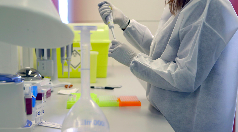 用棉簽采集你嘴里的DNA，根據(jù)它的特征定制一條專屬圍巾